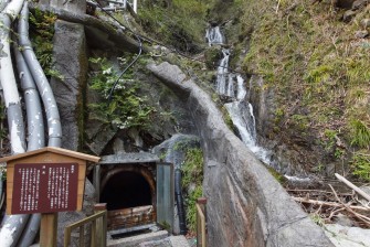 おゆのふるさと公園「湯滝」