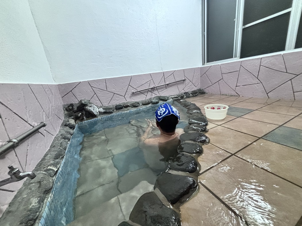 貸切風呂を楽しむ井伊湯種