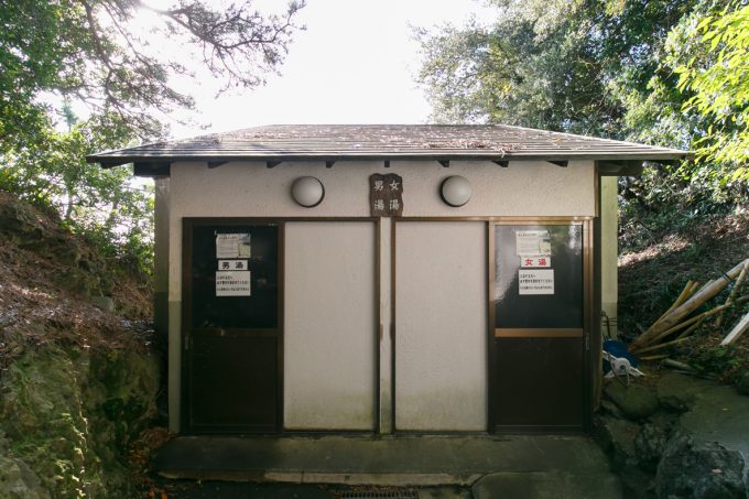 露天風呂の湯屋