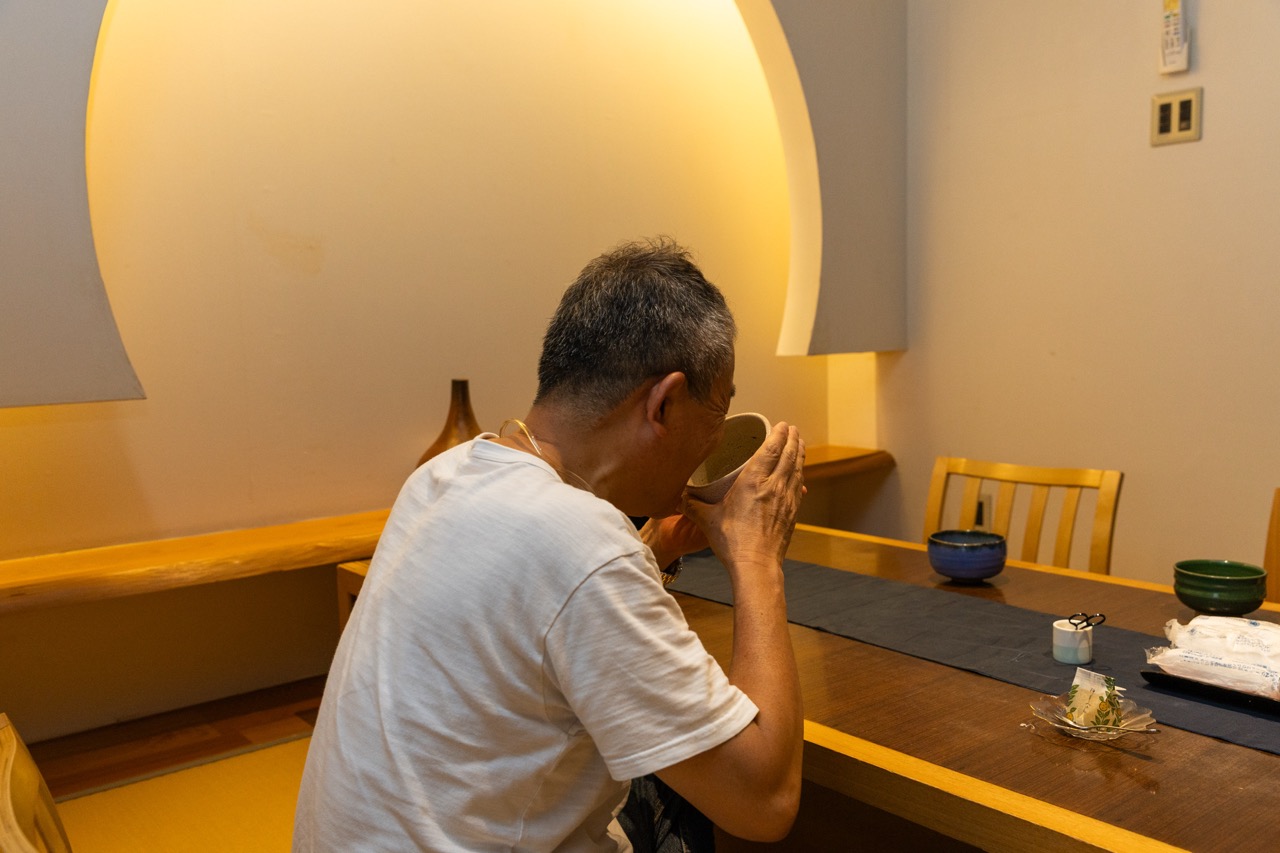 抹茶をいただく井伊湯種