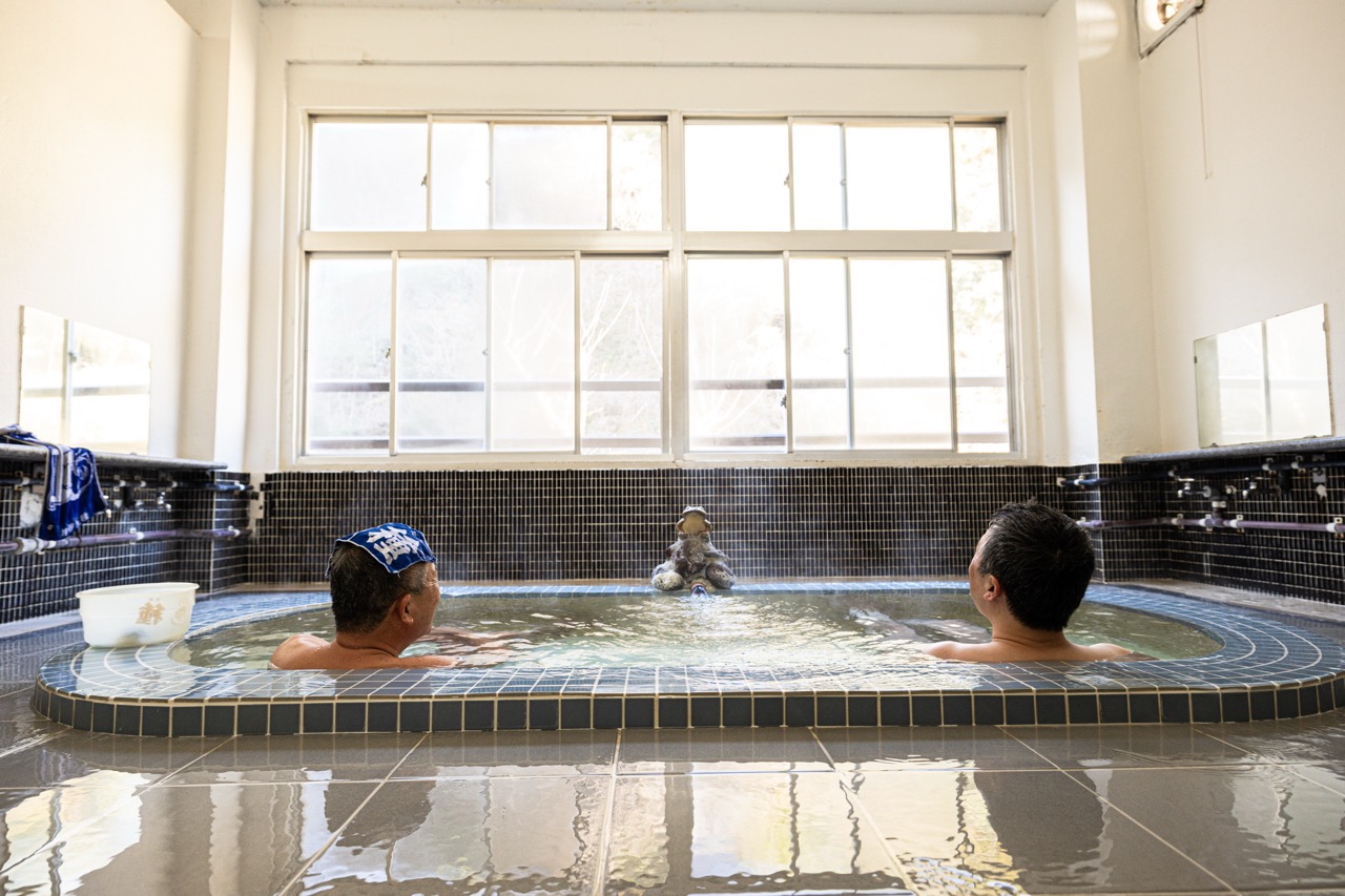 極上の湯に浸かり、上機嫌の井伊湯種