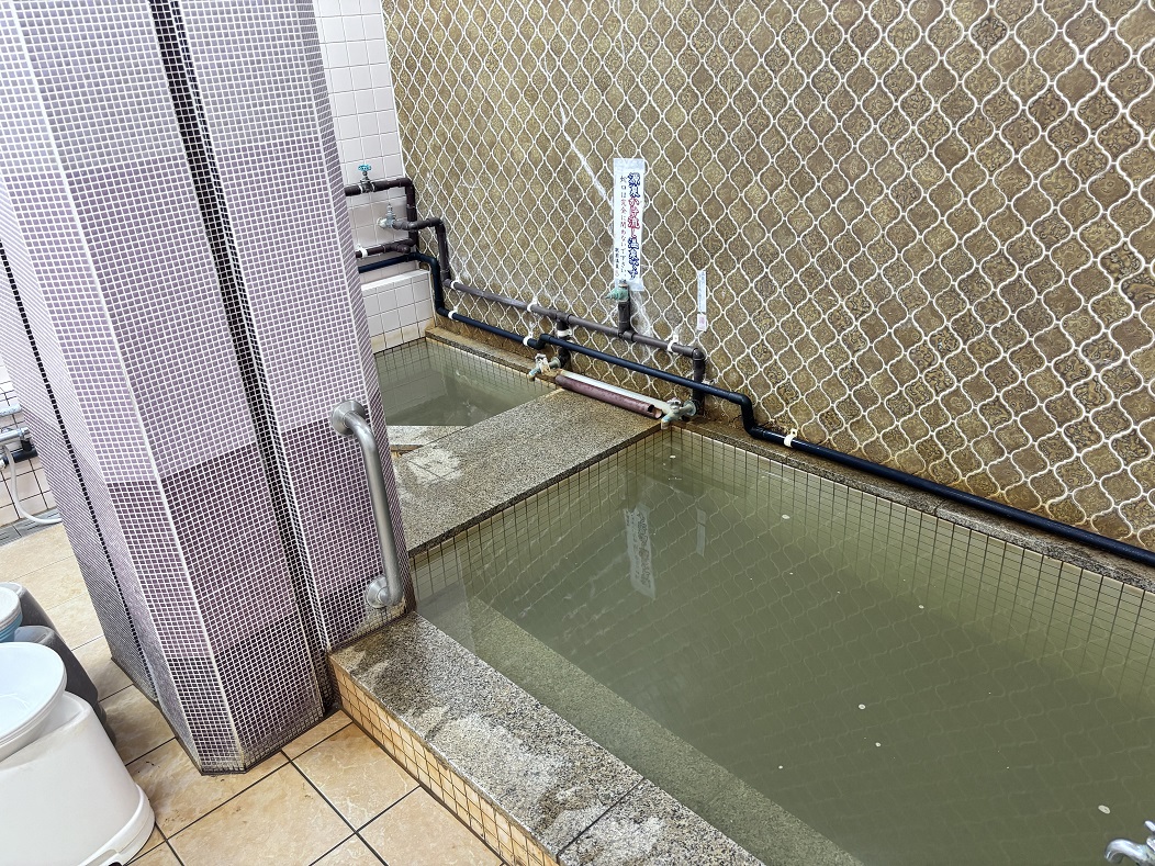 女湯の浴槽"