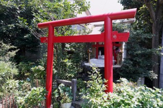 山田湯の隣のお社