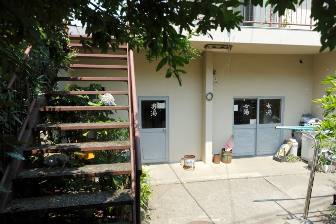 民家の一角にある「山田湯」