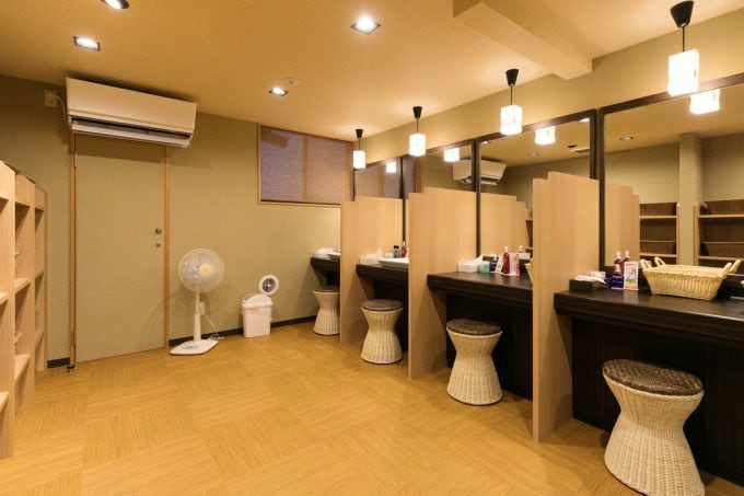 真砂館 脱衣所2