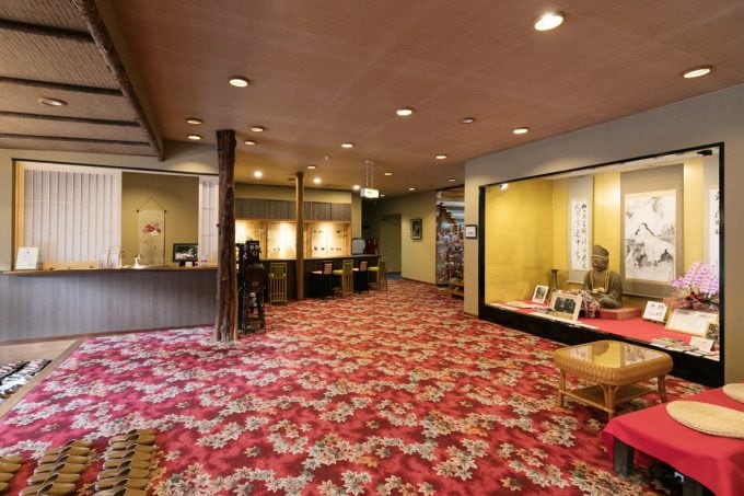 真砂館 ロビー
