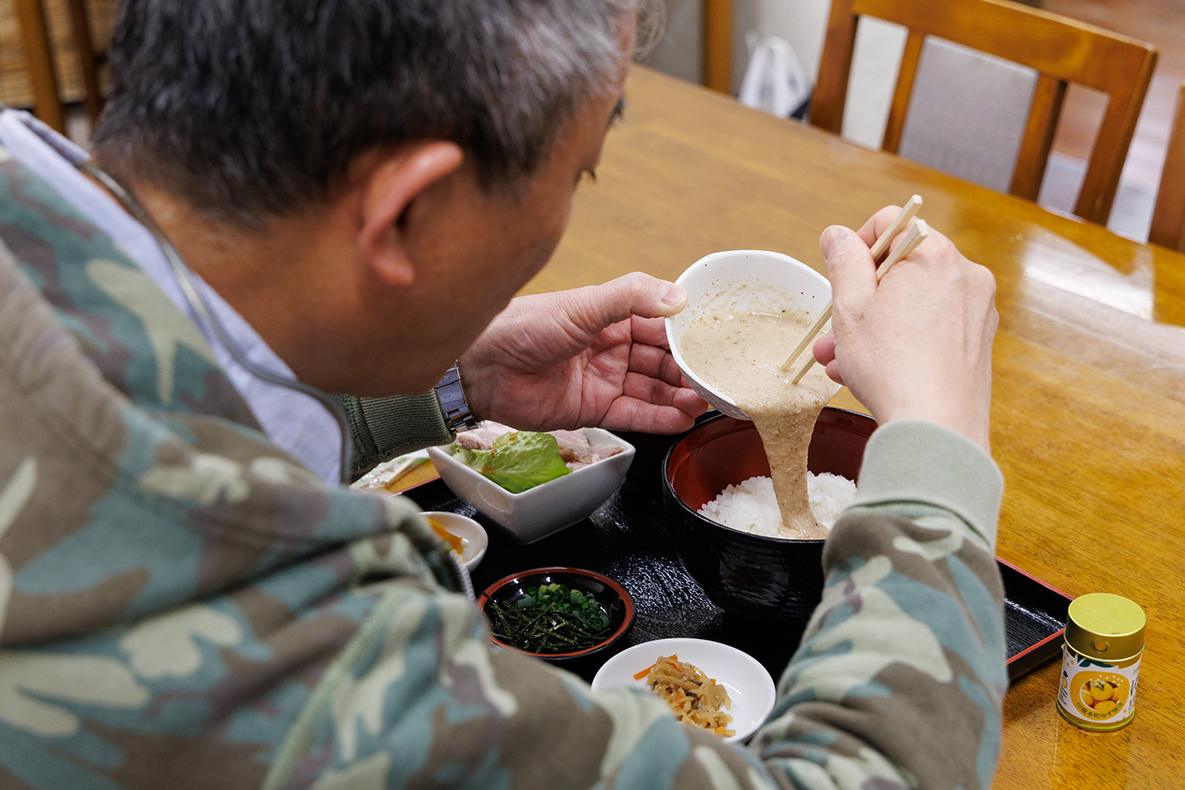 川根本町産自然薯定食を堪能する湯種