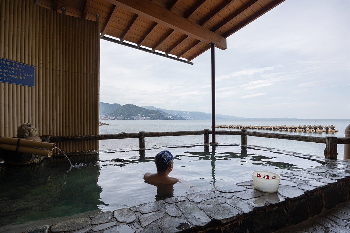 露天風呂を堪能する湯種